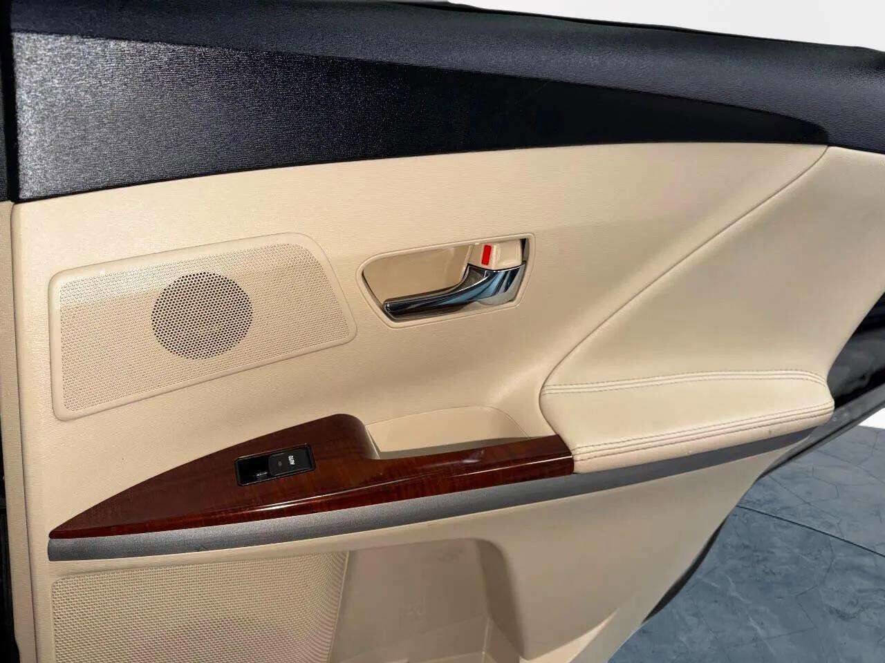 Used 2011 Toyota Venza AWD image 11