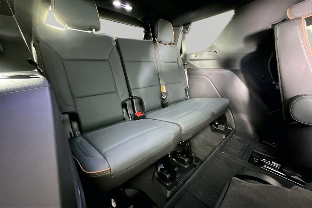 Used 2025 GMC Yukon AT4 w/ AT4 Premium Plus Package AWD/4WD image 25