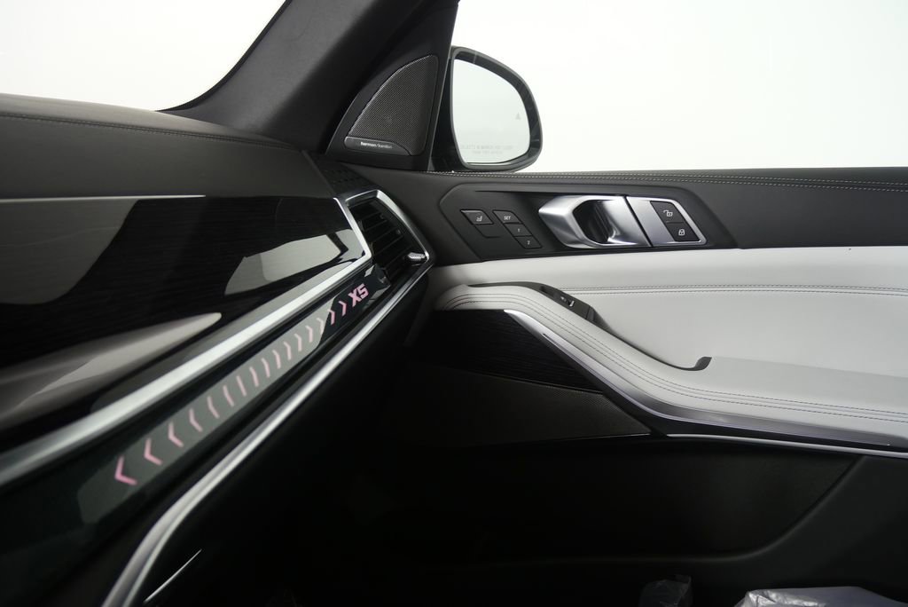 Used 2026 BMW X5 xDrive40i w/ M Sport Package image 25