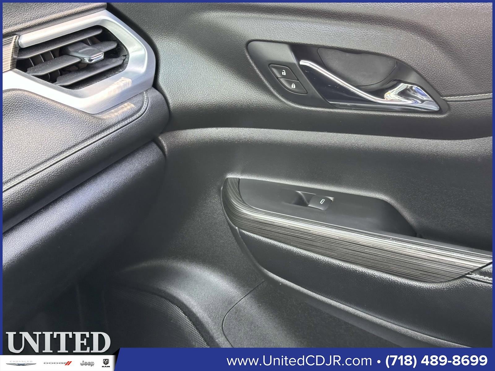Used 2019 GMC Acadia SLT image 24