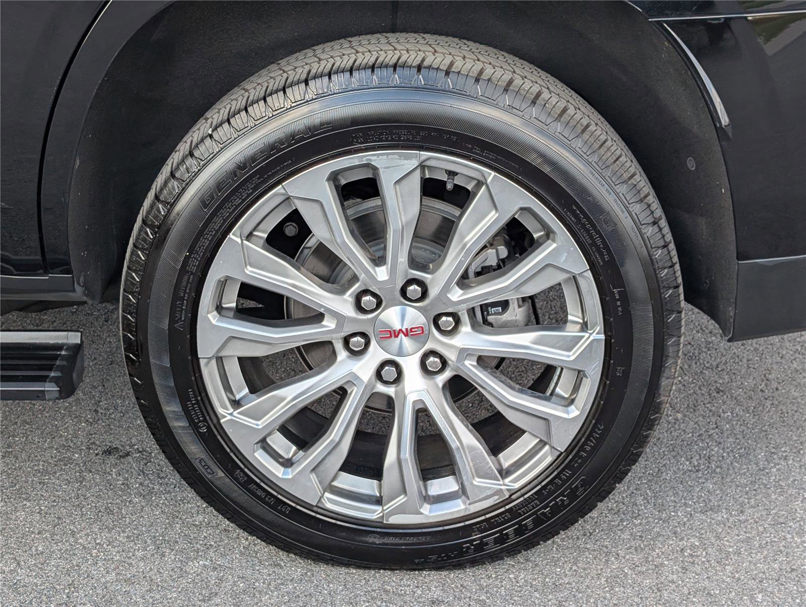 Certified 2023 GMC Yukon Denali image 10