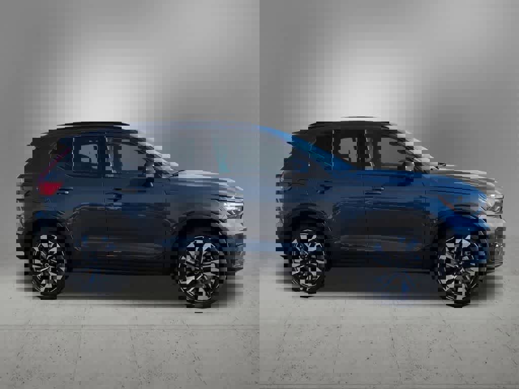 New 2026 Volvo XC40 B5 Ultra w/ Protection Package Premier image 7