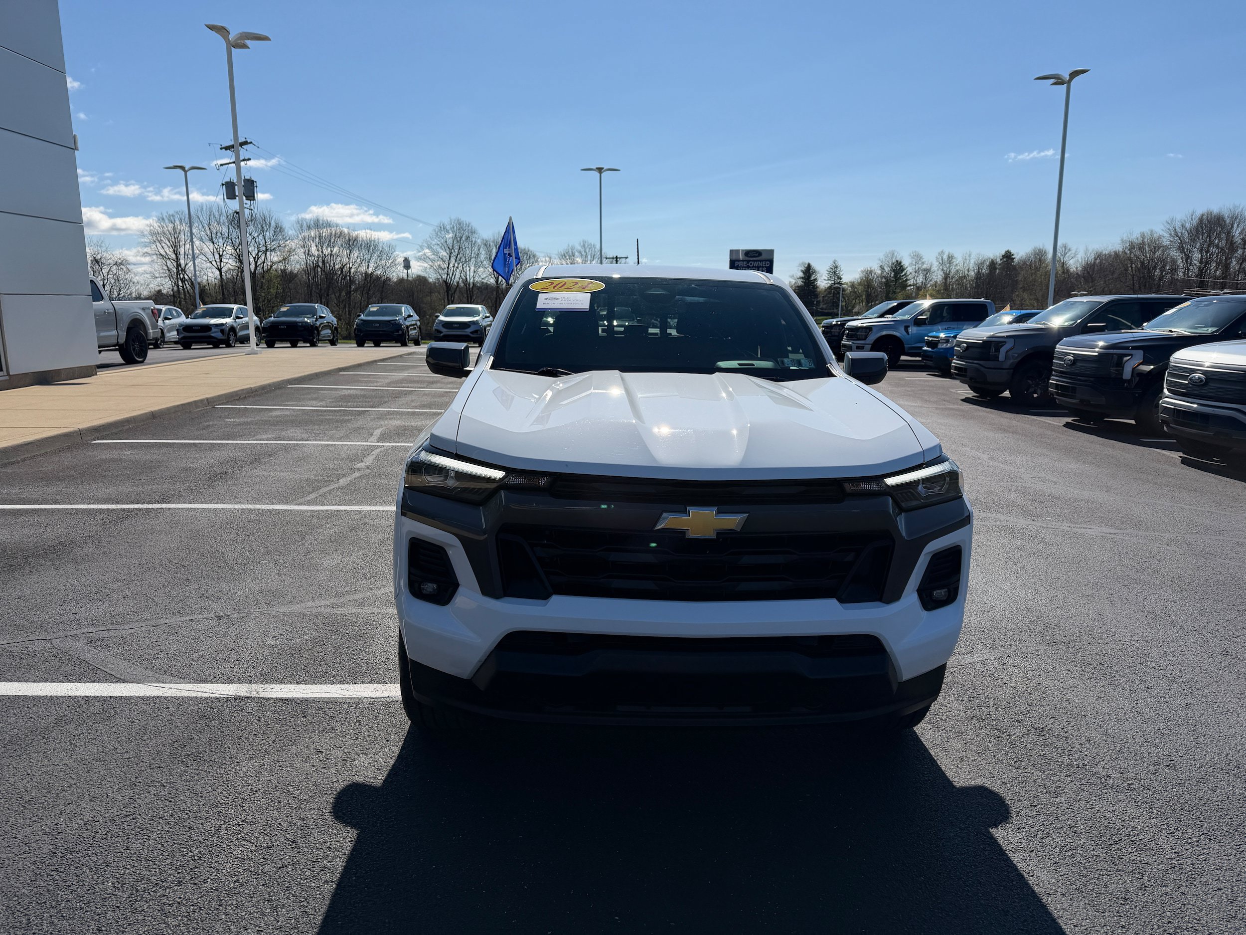 Used 2024 Chevrolet Colorado LT w/ LT Convenience Package III AWD/4WD image 2