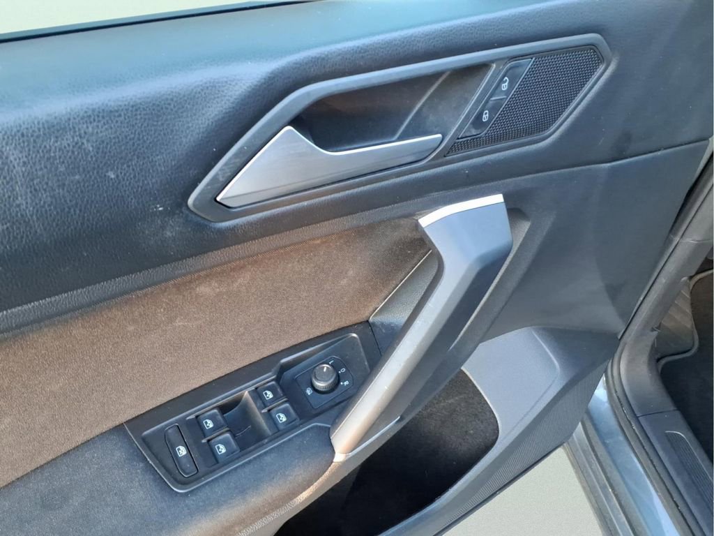 Used 2020 Volkswagen Tiguan S image 23