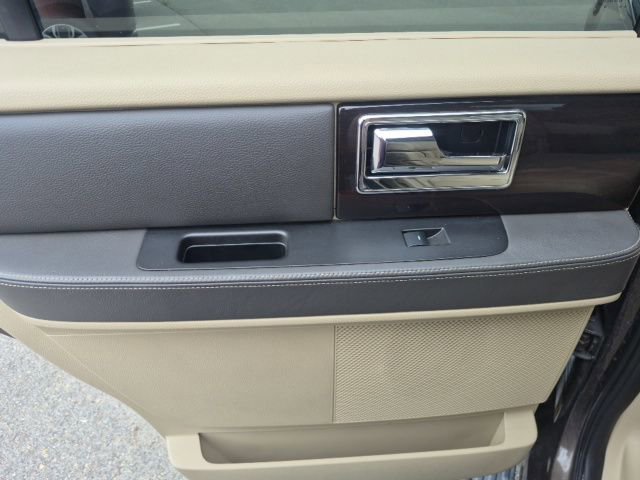 Used 2015 Lincoln Navigator 4WD w/ Equipment Group 101A Reserve image 13