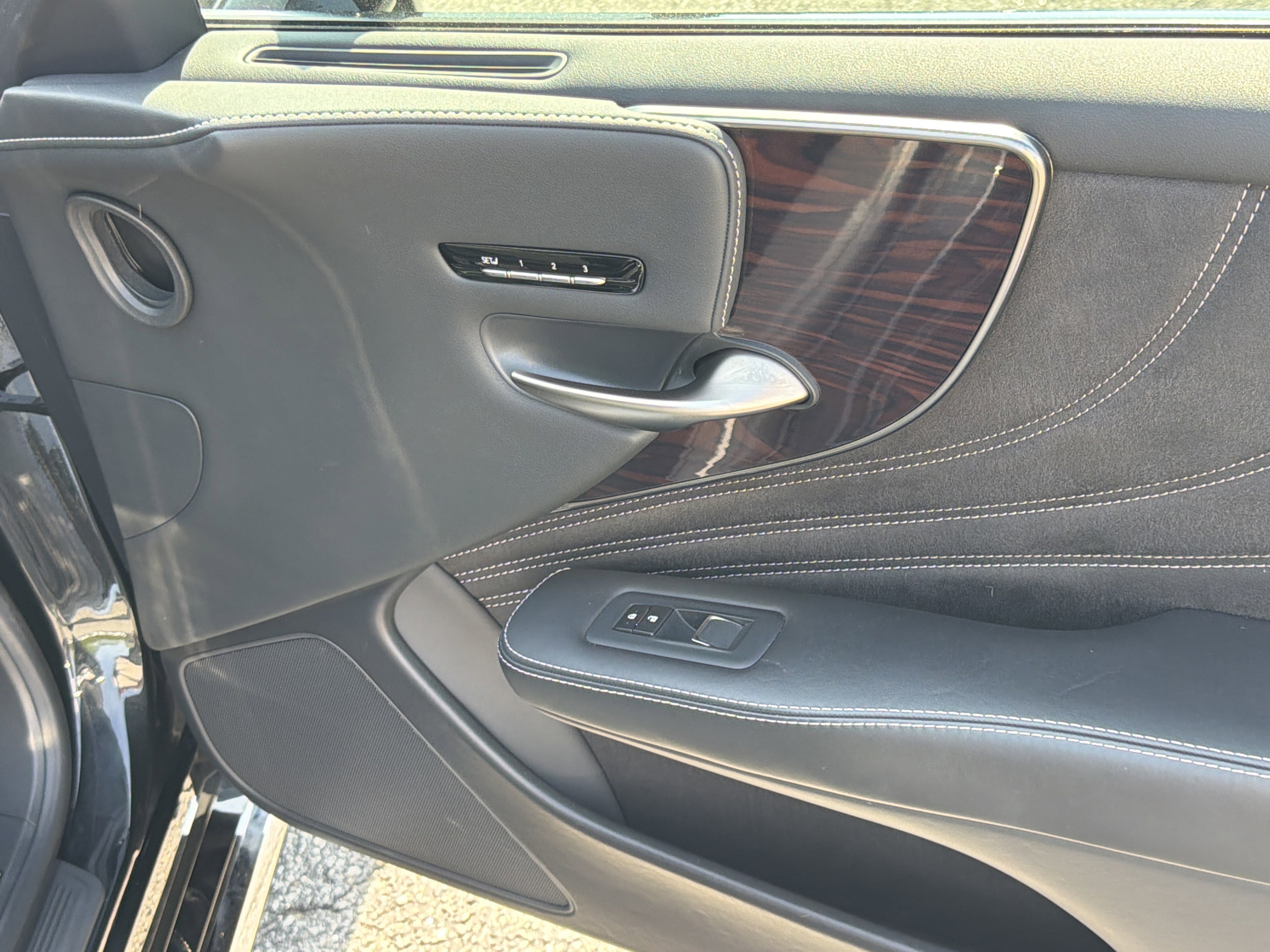 Used 2019 Lexus LS 500 w/ Interior Upgrade Package image 29