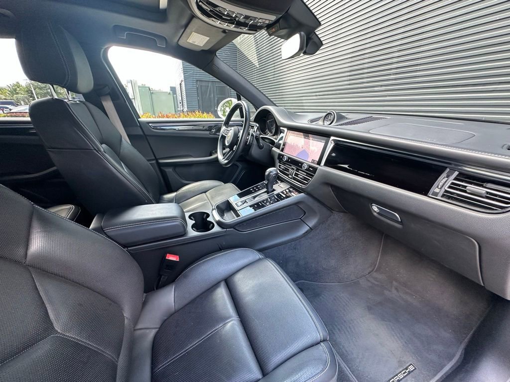 Certified 2023 Porsche Macan AWD/4WD image 36