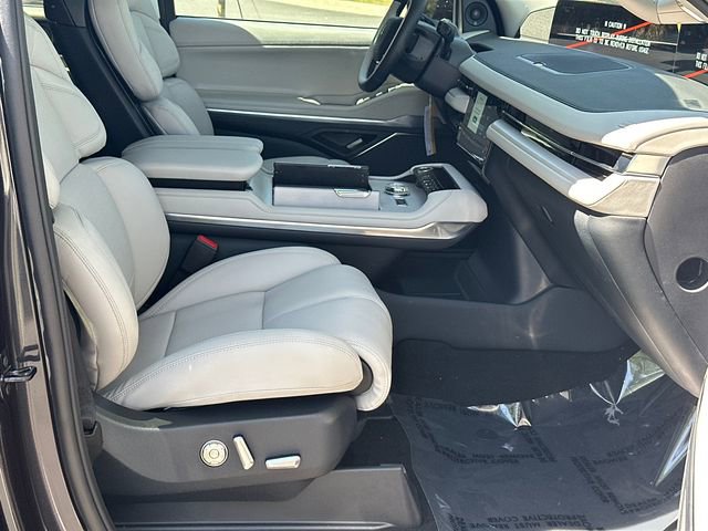 New 2026 Lincoln Navigator L Reserve AWD/4WD image 16