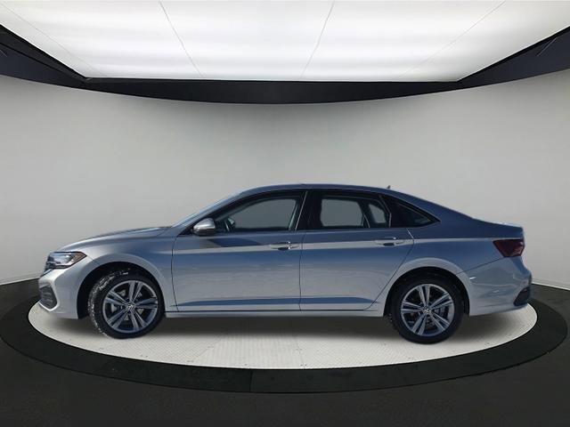 Used 2024 Volkswagen Jetta SE image 4