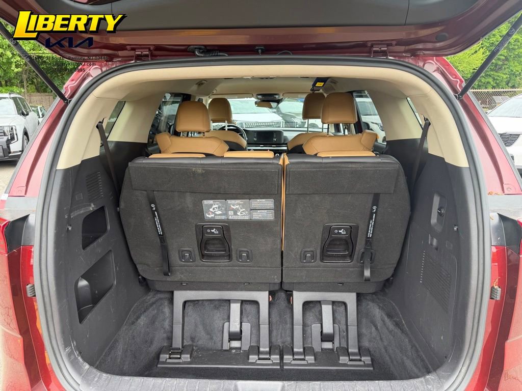 Used 2024 Kia Carnival LX FWD image 12