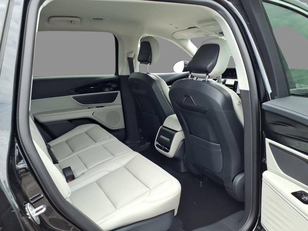 New 2026 Lincoln Nautilus Premier AWD/4WD image 11