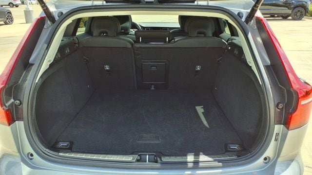 Certified 2025 Volvo V60 B5 Cross Country Plus AWD/4WD image 10