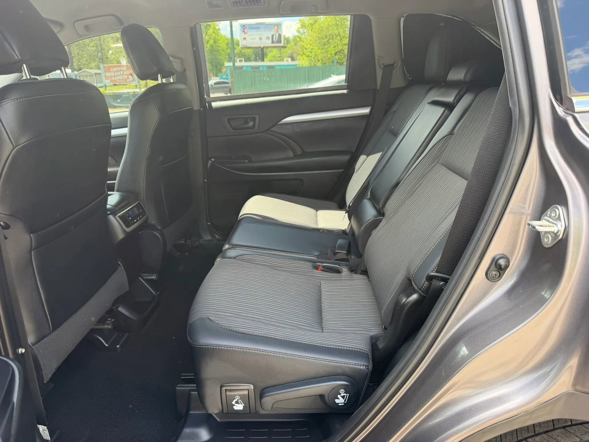 Used 2019 Toyota Highlander Plus image 23