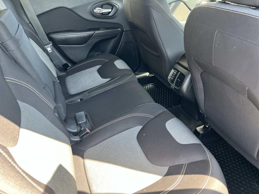 Used 2015 Jeep Cherokee Sport w/ Cold Weather Group AWD/4WD image 43