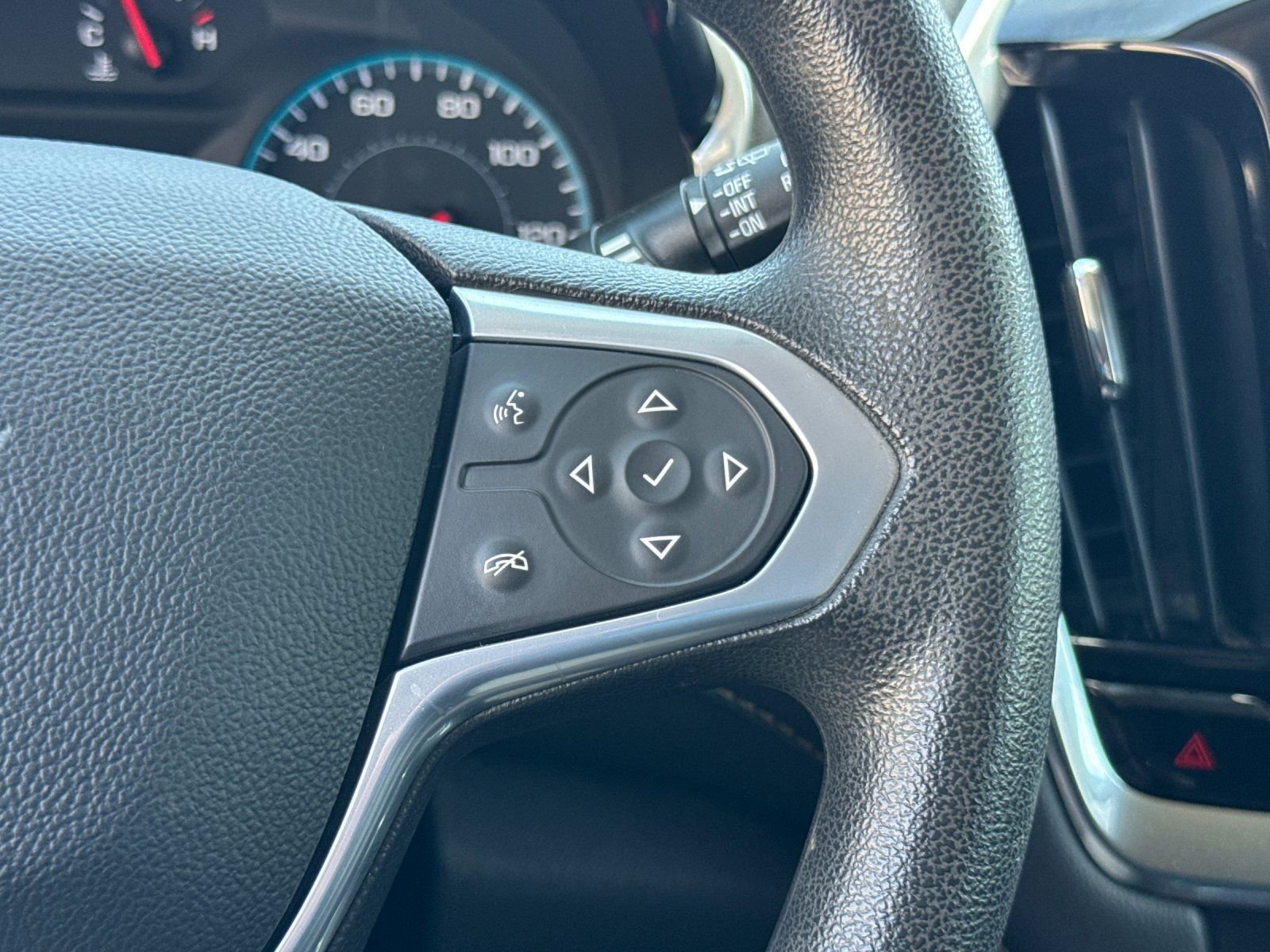 Used 2021 Chevrolet Traverse LS FWD image 29