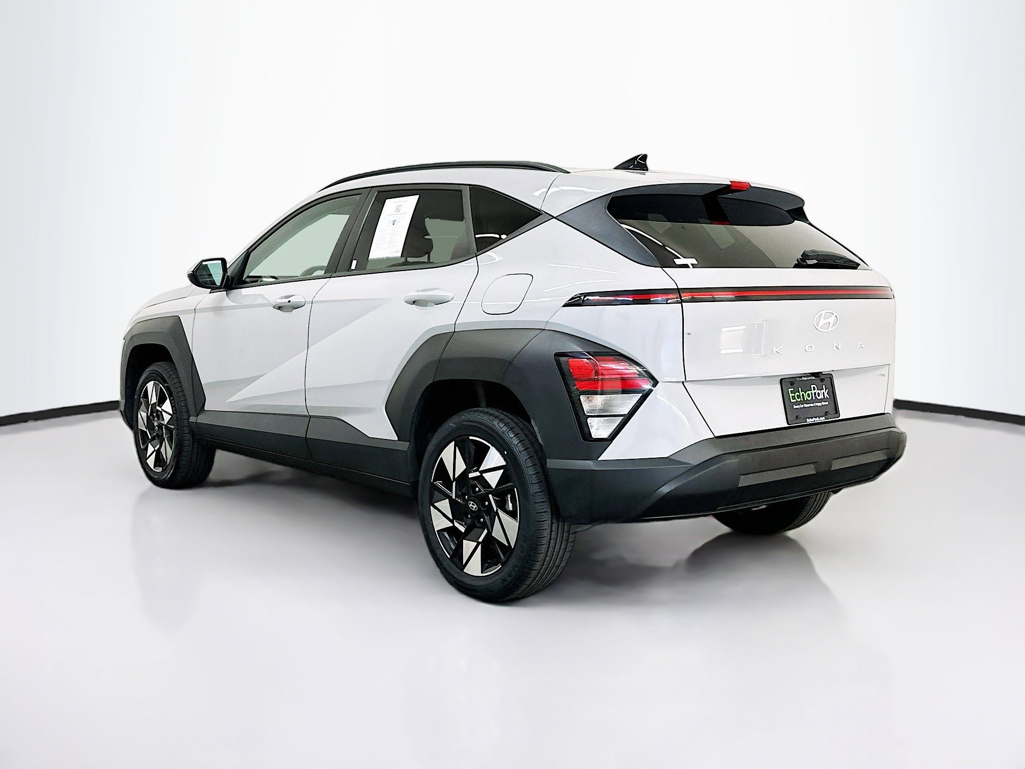 Used 2024 Hyundai Kona SEL image 5
