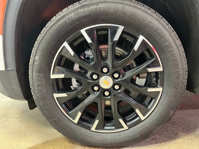 Used 2025 Chevrolet Traverse LT w/ Sun and Wheel Package image 30