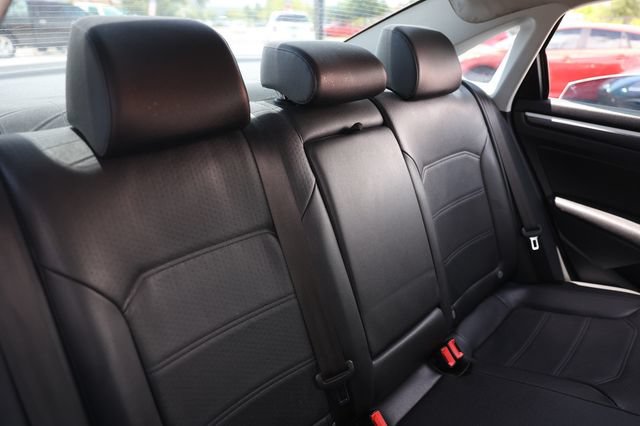 Used 2017 Volkswagen Passat 1.8T R-Line FWD image 17