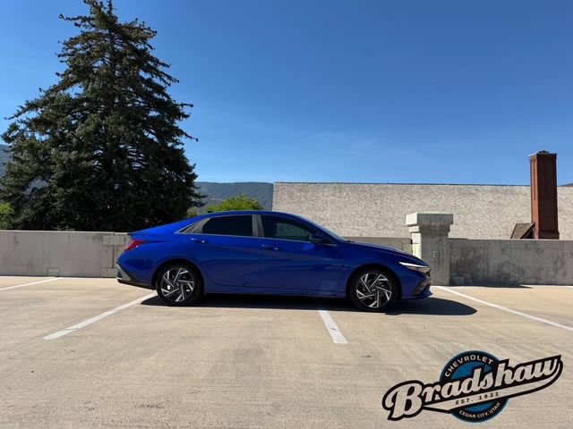 Used 2024 Hyundai Elantra Limited FWD image 3