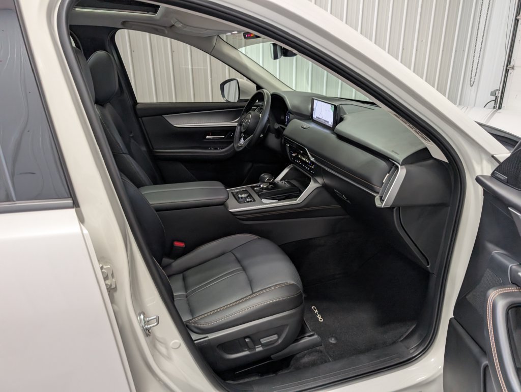 Used 2024 MAZDA CX-90 Plug-In Hybrid w/ Premium Pkg AWD/4WD image 30
