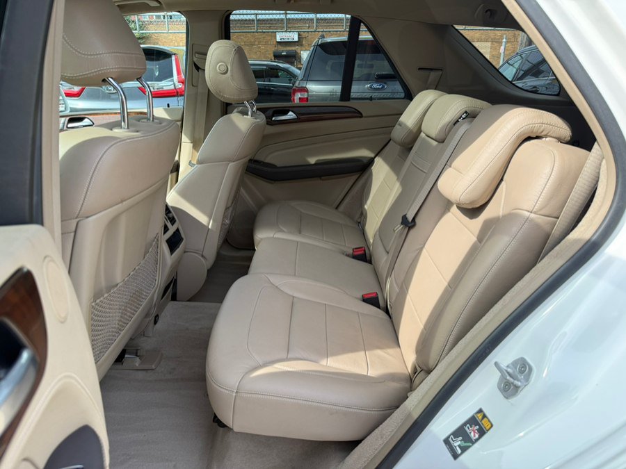 Used 2015 Mercedes-Benz ML 400 4MATIC w/ Lighting Package image 9