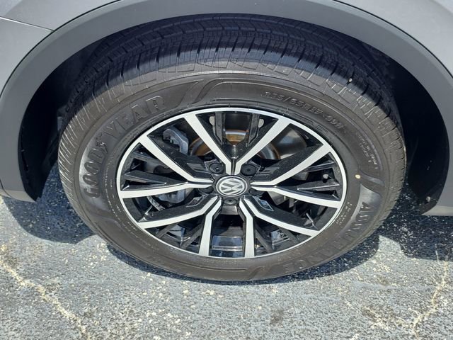 Used 2021 Volkswagen Tiguan SE w/ Panoramic Sunroof Package FWD image 8