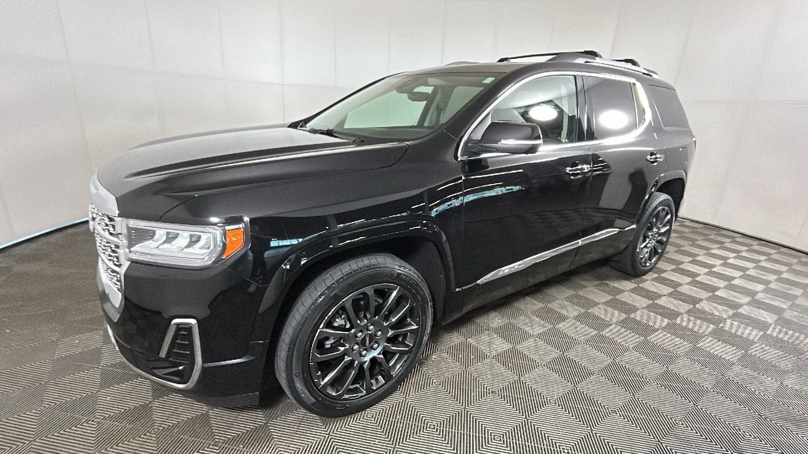 Used 2023 GMC Acadia Denali w/ Black Diamond Edition AWD/4WD image 8