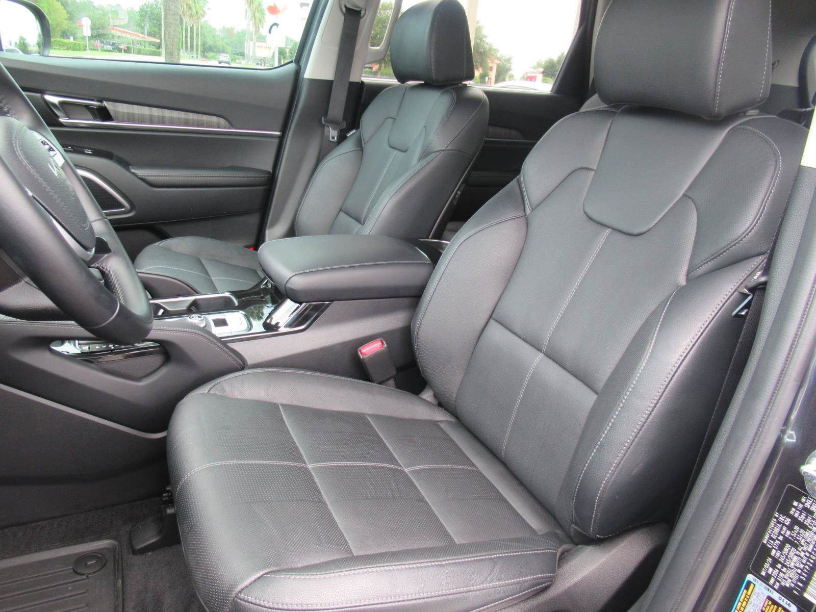 Used 2024 Kia Telluride EX w/ EX Captain's Chair Package FWD image 21