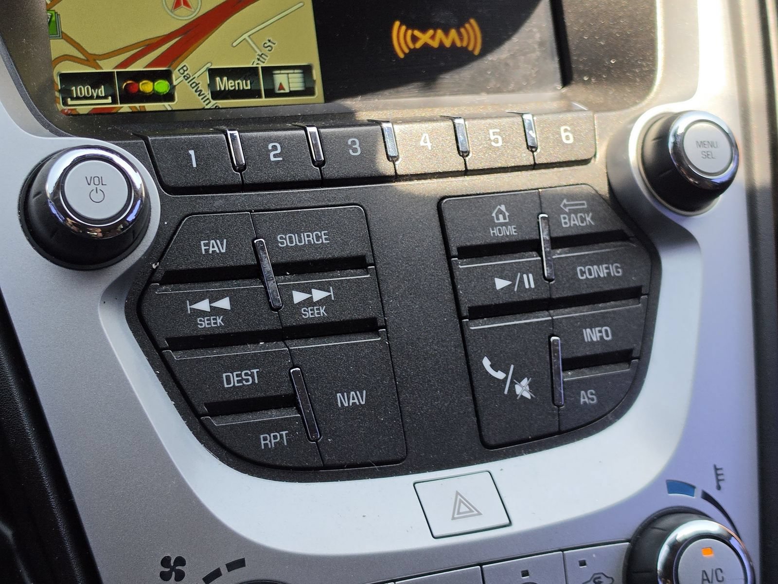 Used 2017 Chevrolet Equinox Premier w/ Enhanced Convenience Package FWD image 18