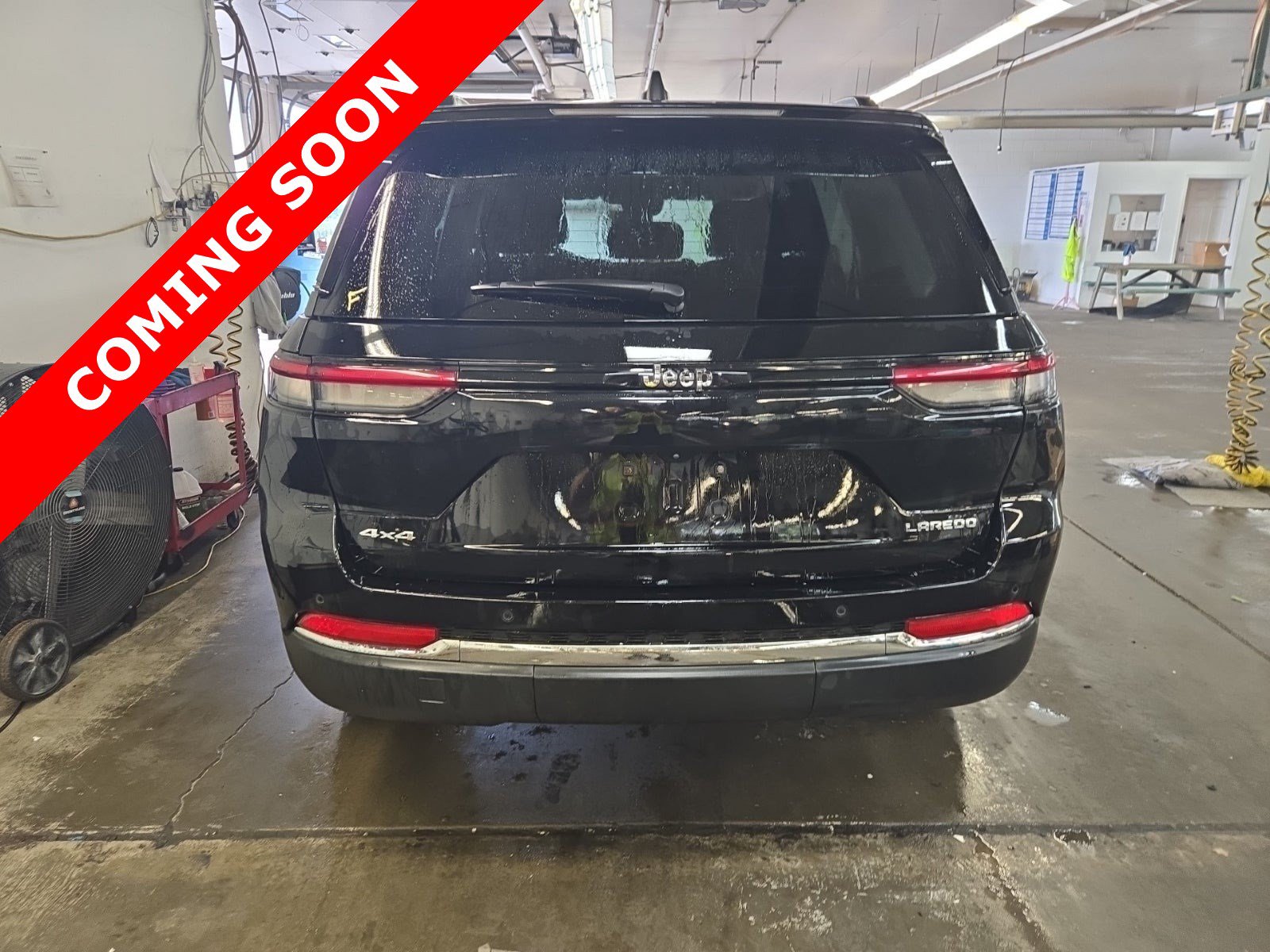 Used 2023 Jeep Grand Cherokee Laredo AWD/4WD image 5