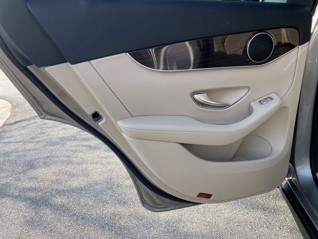 Used 2021 Mercedes-Benz GLC 300 image 13