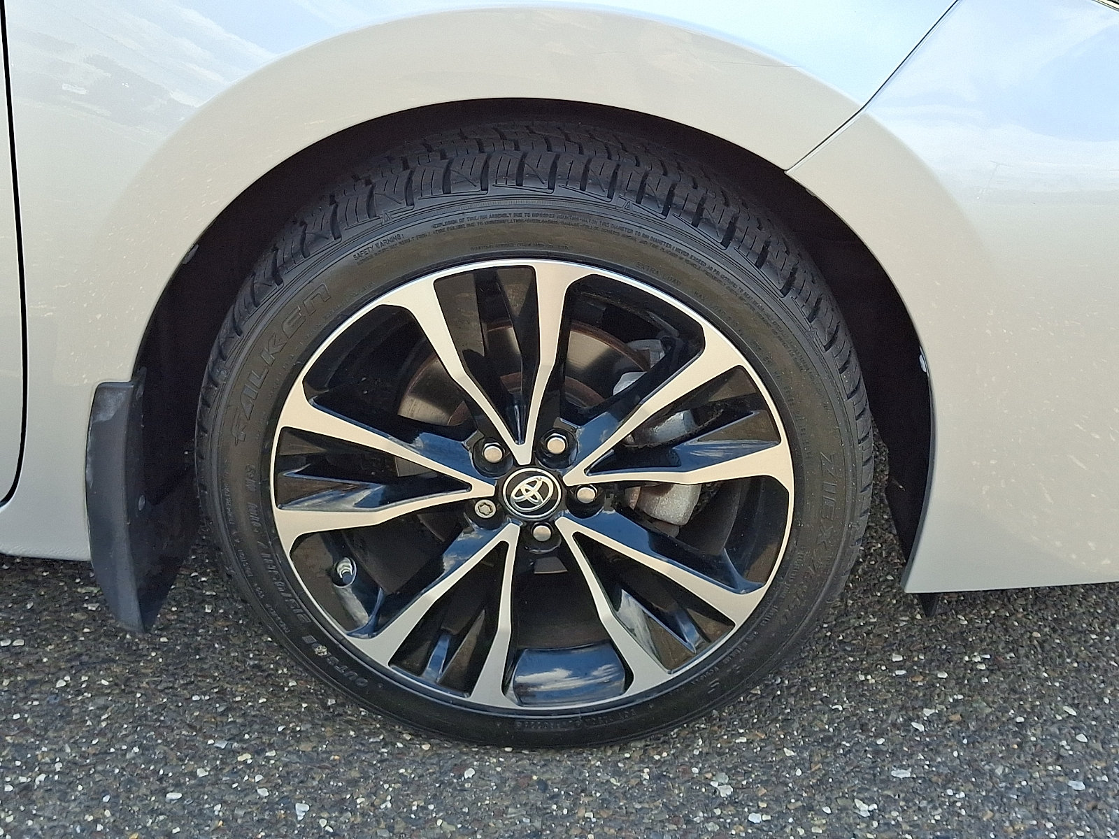 Used 2019 Toyota Corolla SE w/ SE Premium Package FWD image 8