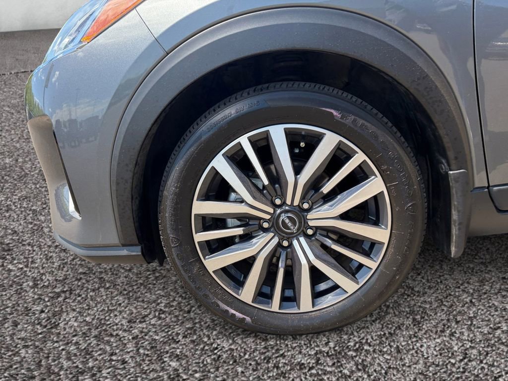 Used 2022 Nissan Kicks SV FWD image 9