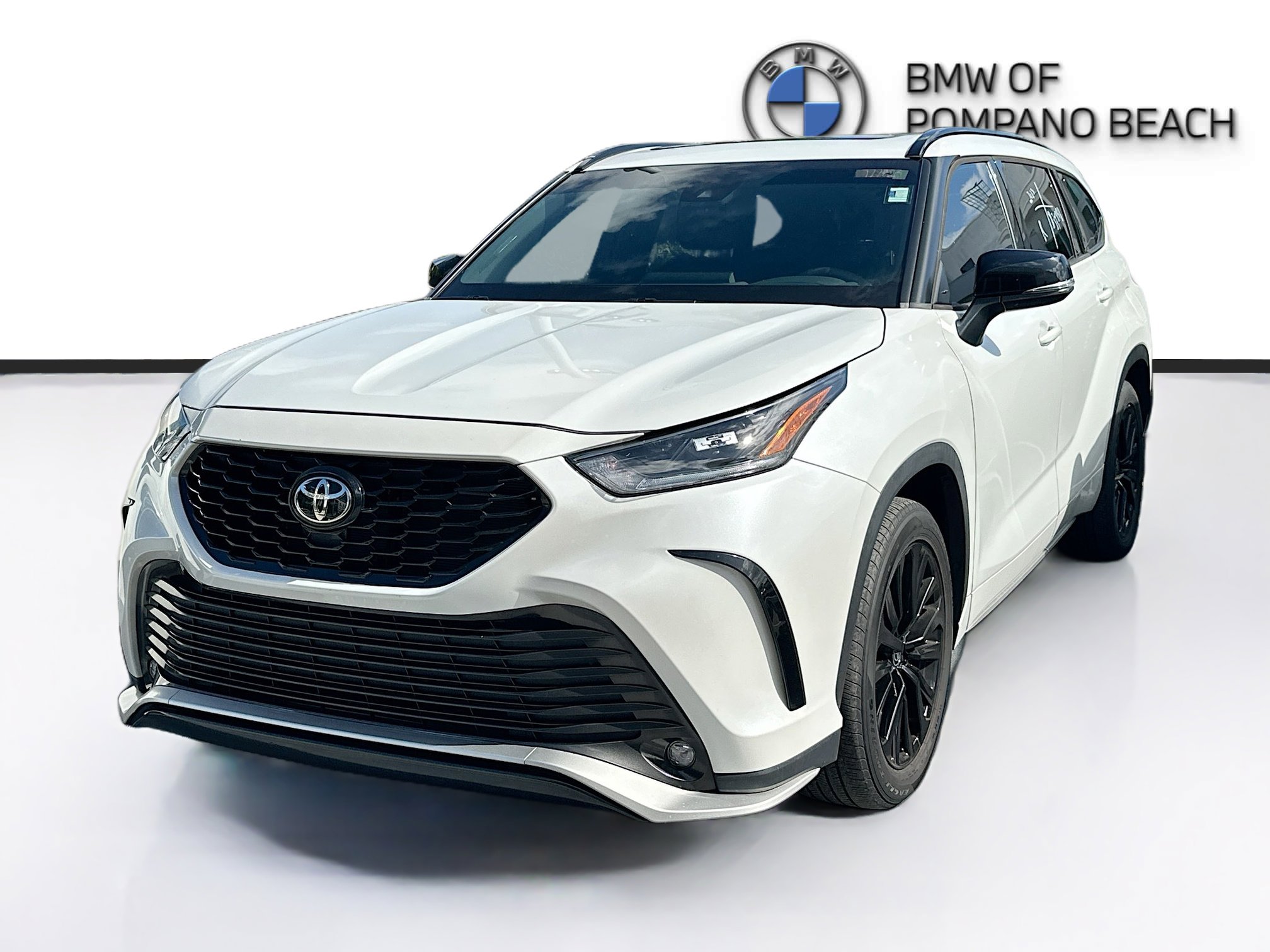 Used 2023 Toyota Highlander XSE image 3