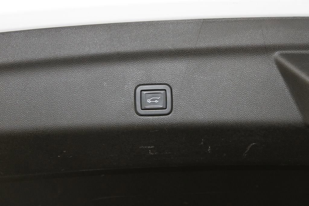 Used 2023 Chevrolet Suburban Premier image 19