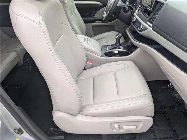 Used 2018 Toyota Highlander XLE image 22