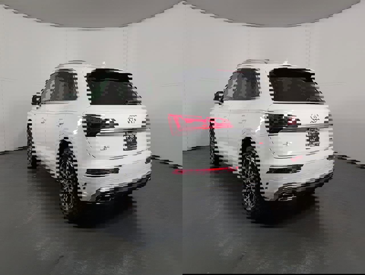 Certified 2025 Audi Q5 2.0T Premium Plus w/ Premium Plus Package image 32