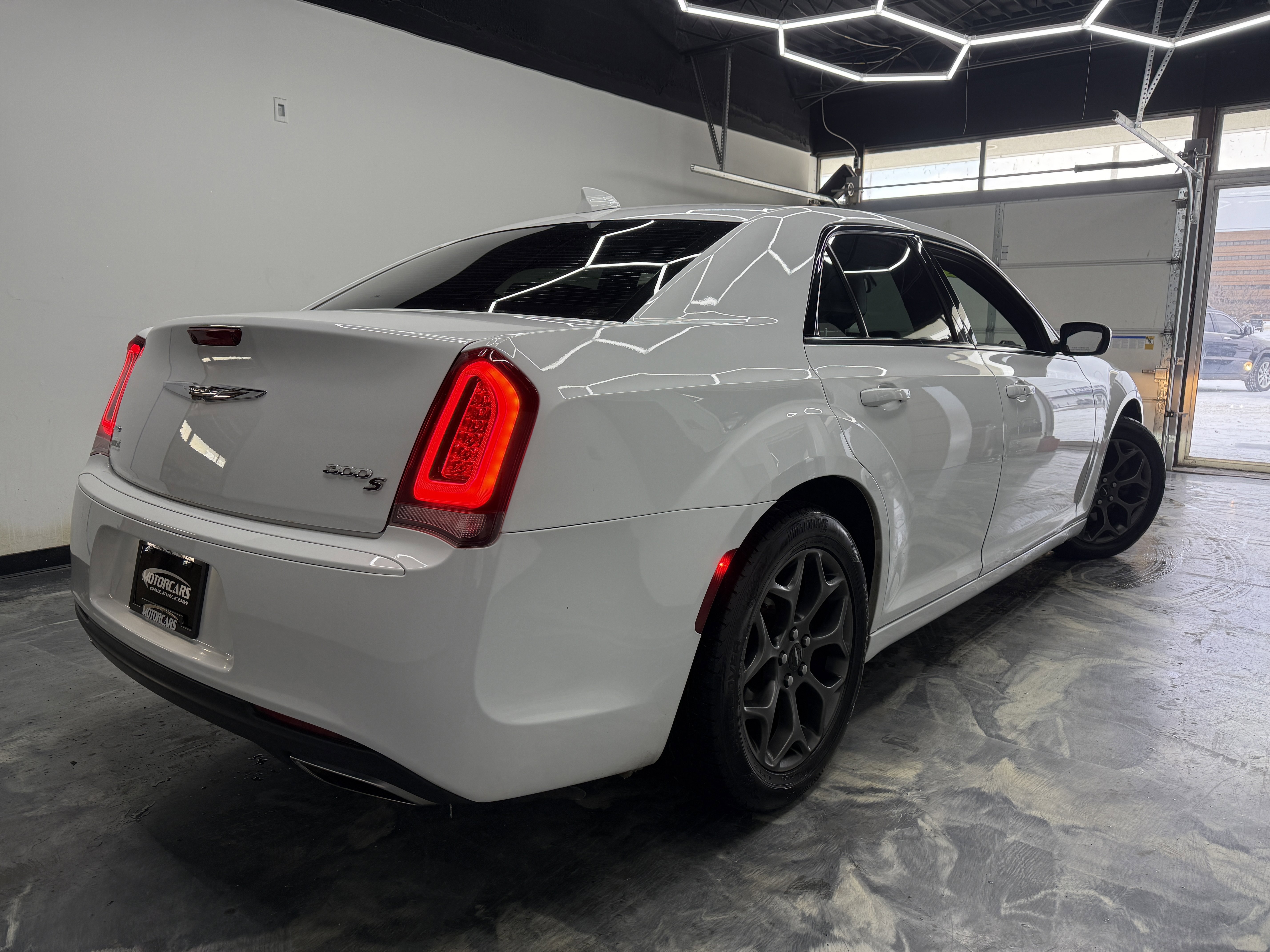 Used 2018 Chrysler 300 S image 5