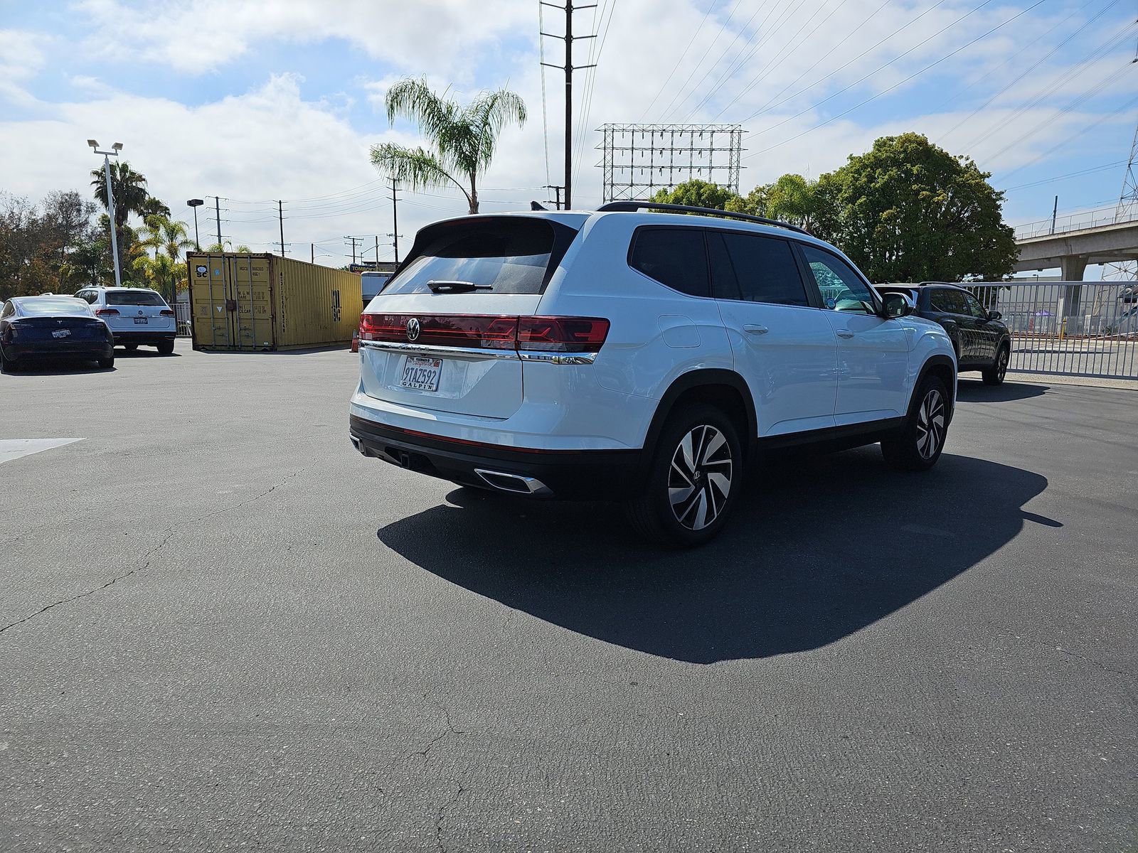 Used 2024 Volkswagen Atlas SE w/ Panoramic Sunroof Package FWD image 5