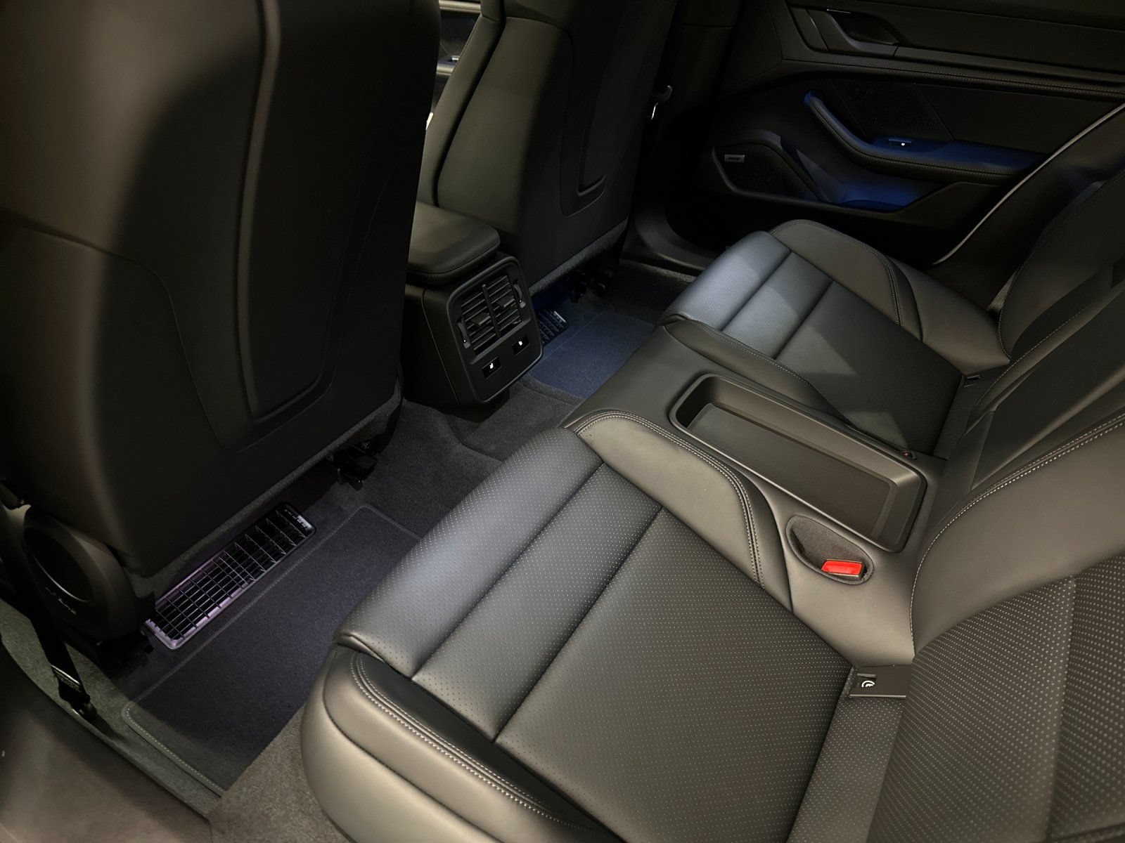 New 2024 Porsche Taycan Turbo AWD/4WD image 15