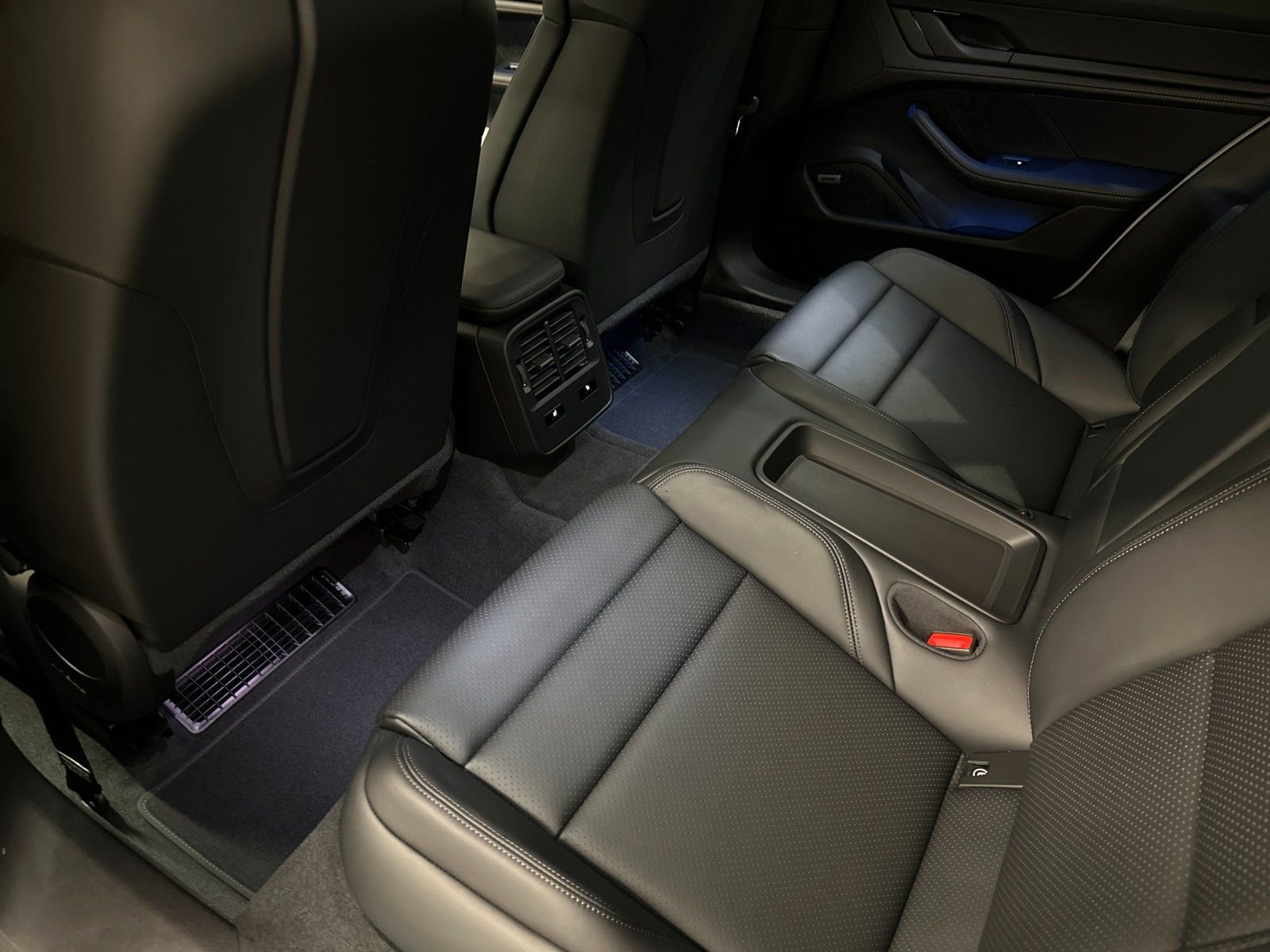 New 2024 Porsche Taycan Turbo AWD/4WD image 15