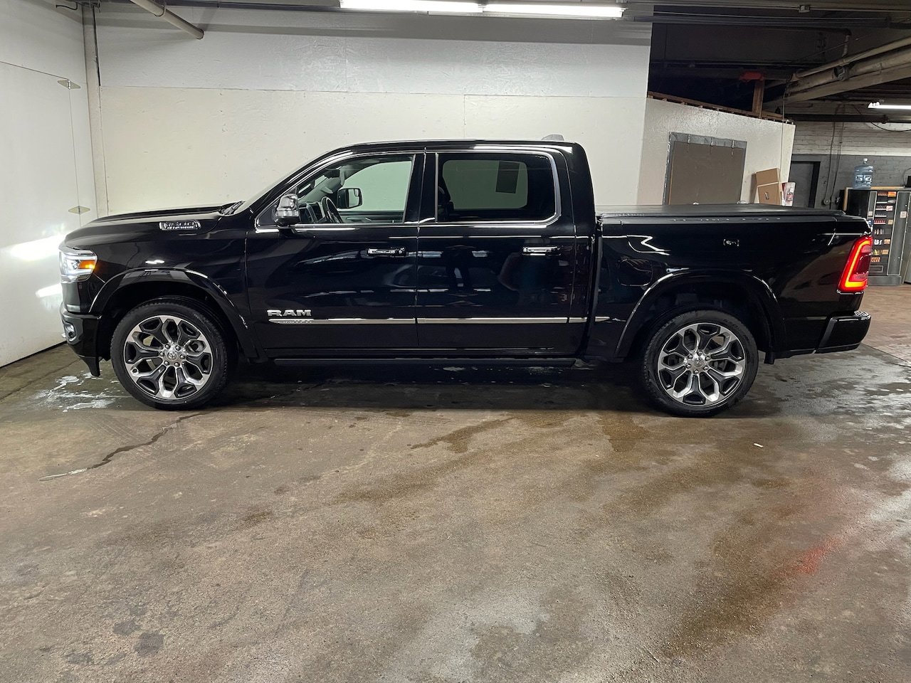 Used 2022 RAM 1500 Limited AWD/4WD image 6