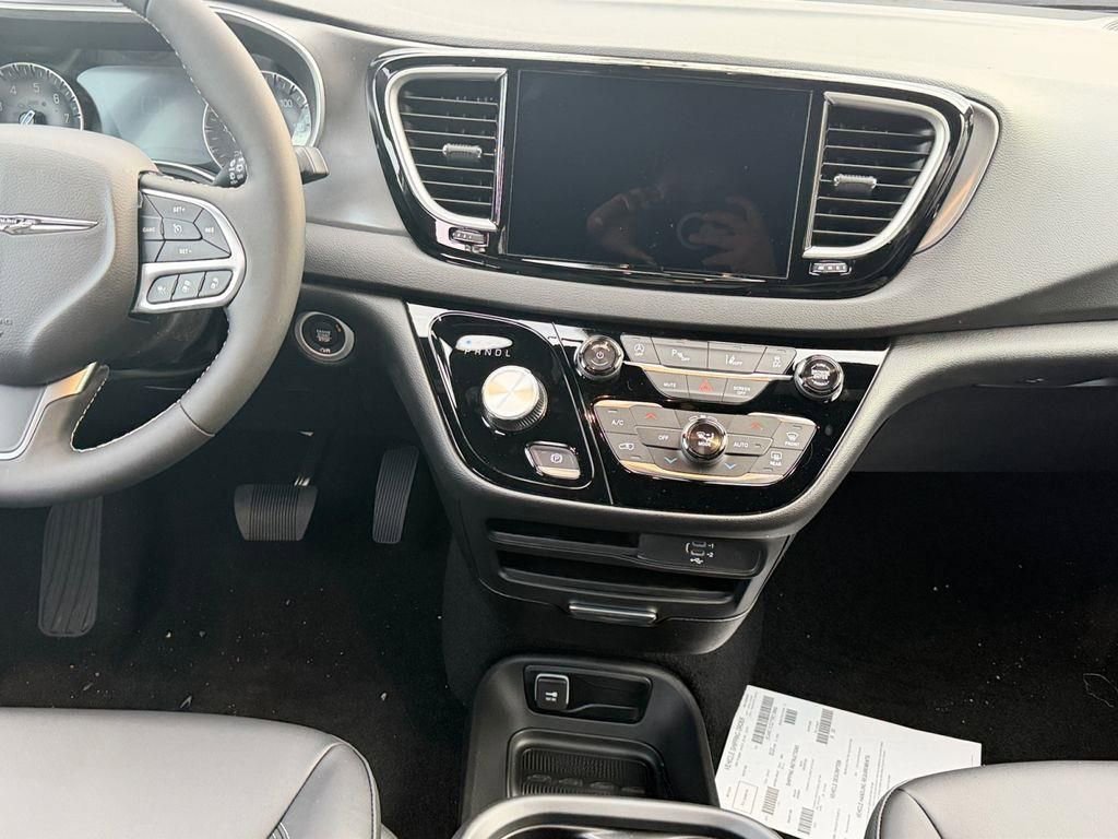 New 2026 Chrysler Voyager LX image 11