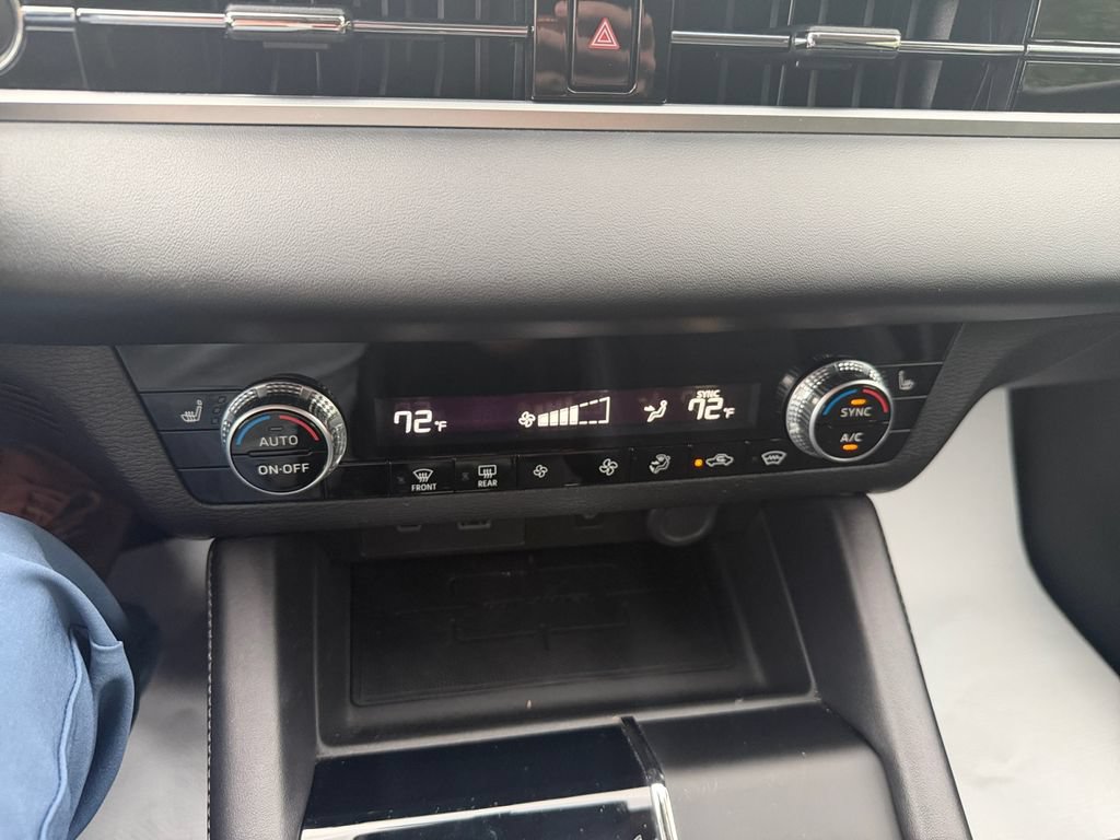 Used 2024 Mitsubishi Outlander 4WD Plug-In Hybrid image 29
