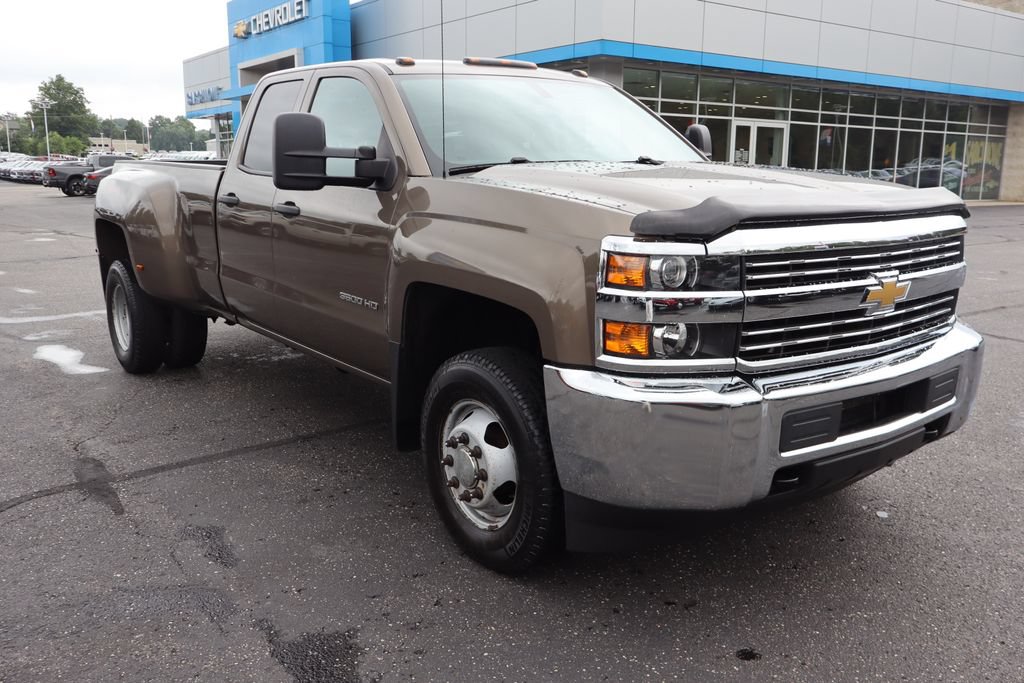 Used 2015 Chevrolet Silverado 3500 W/T AWD/4WD image 2