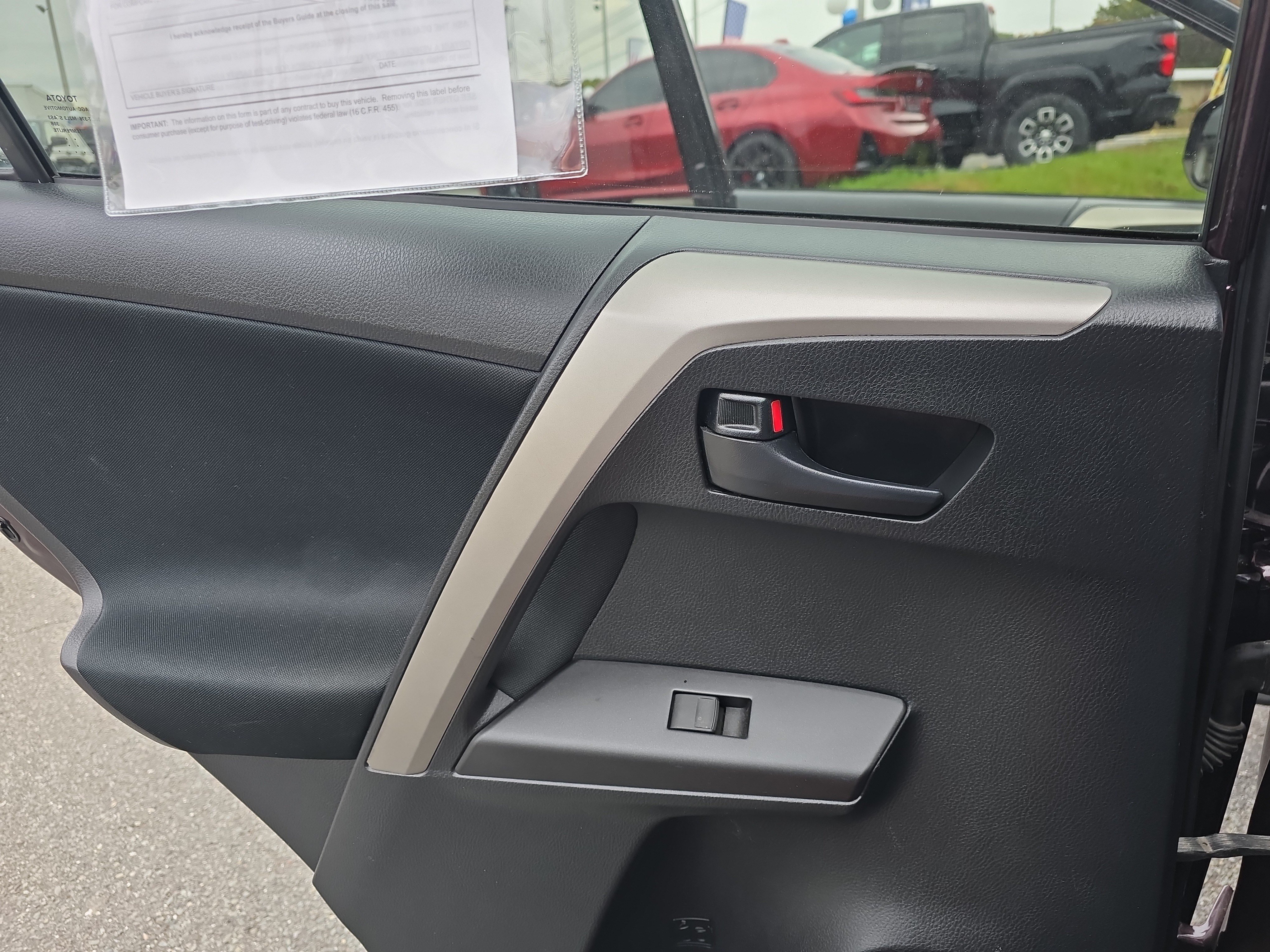 Used 2016 Toyota RAV4 LE AWD/4WD image 18