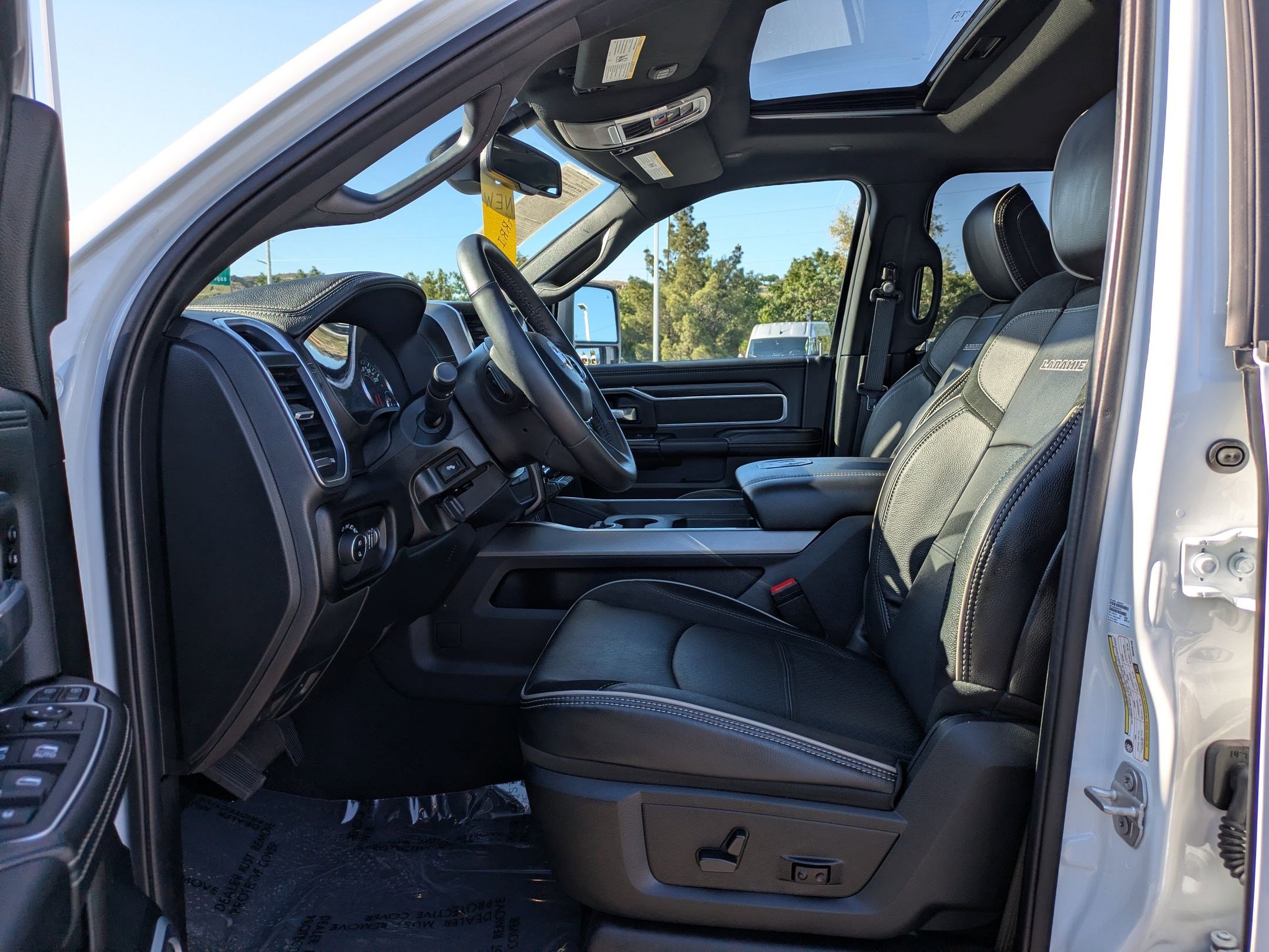 Used 2024 RAM 3500 Laramie w/ Sport Appearance Package AWD/4WD image 15