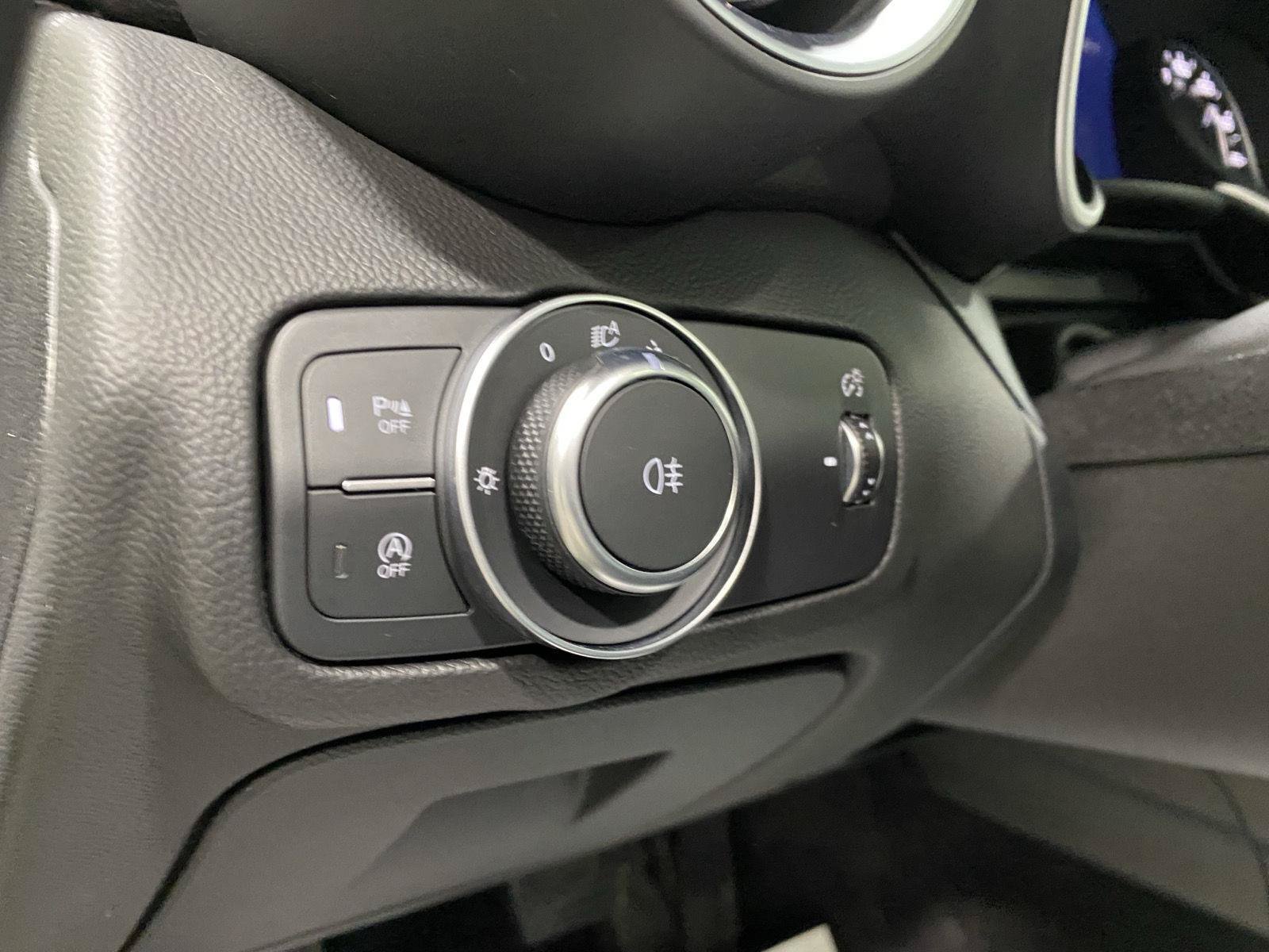 Used 2021 Alfa Romeo Giulia Ti w/ Nero Edizione AWD/4WD image 18