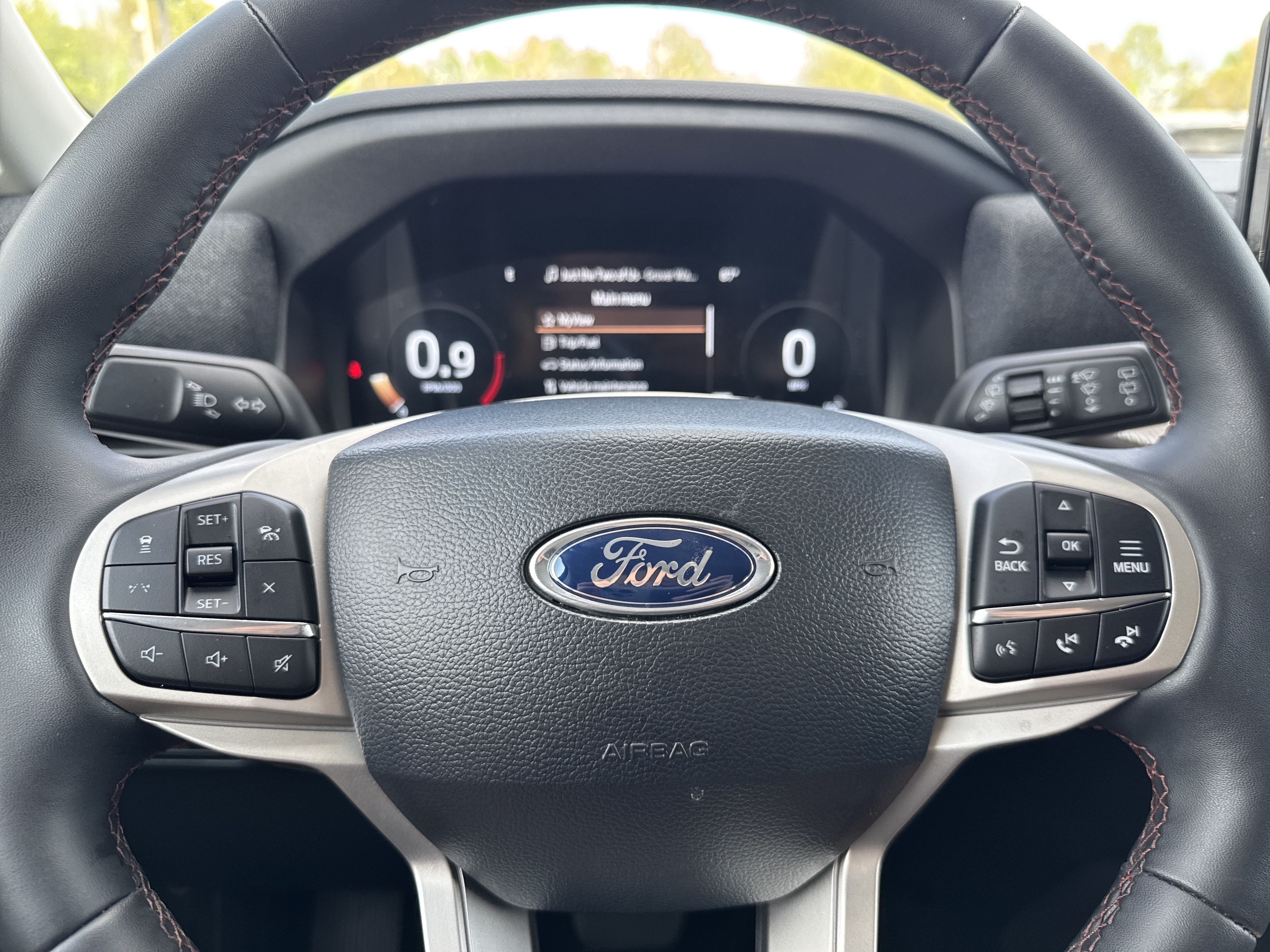 Used 2025 Ford Explorer Active AWD/4WD image 10