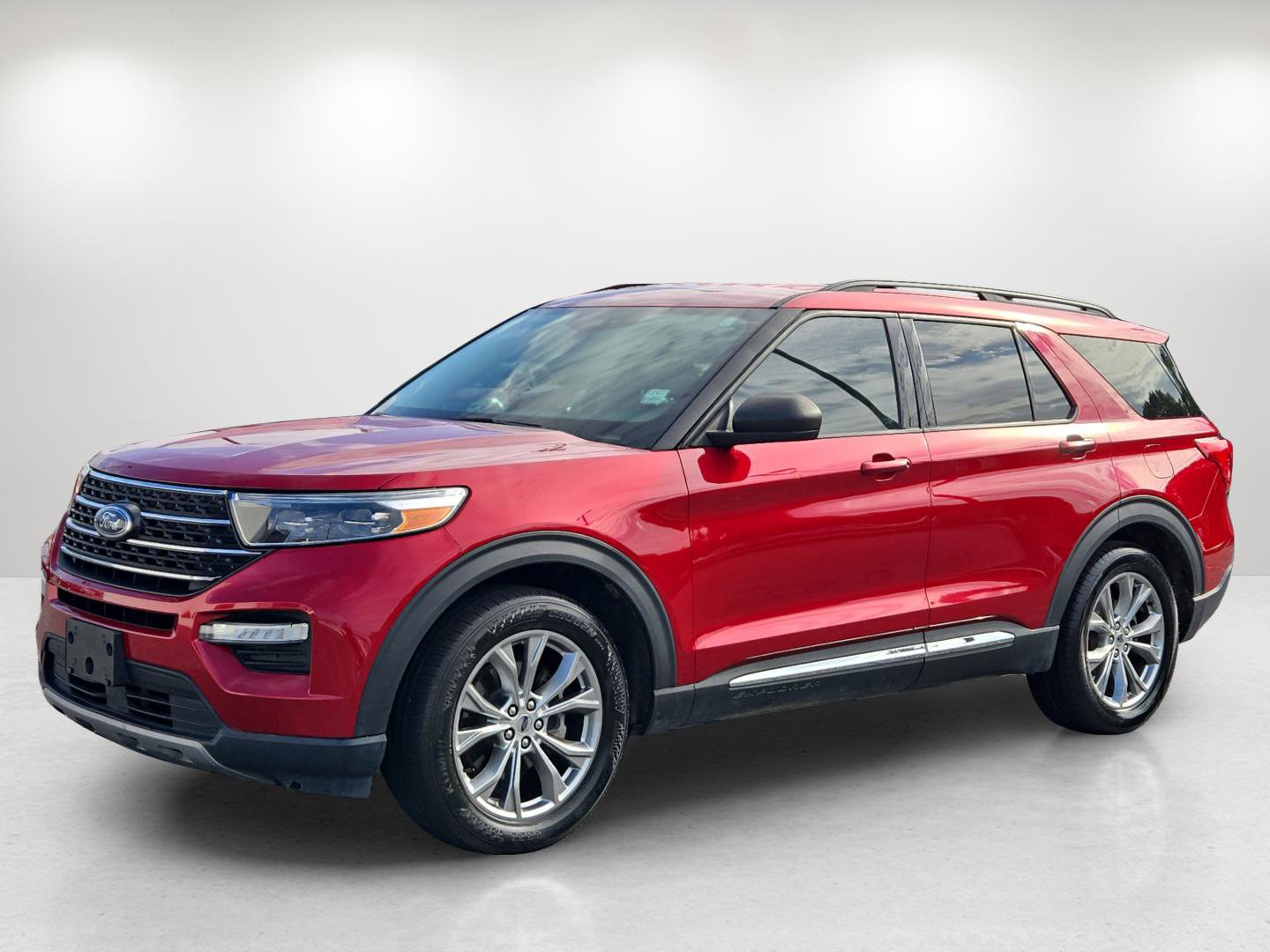 Used 2022 Ford Explorer XLT w/ Equipment Group 202A image 1